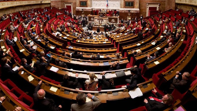 Panorama de l'hémicycle de l'Assemblée nationale réalisé avec des photos prises en septembre 2009.