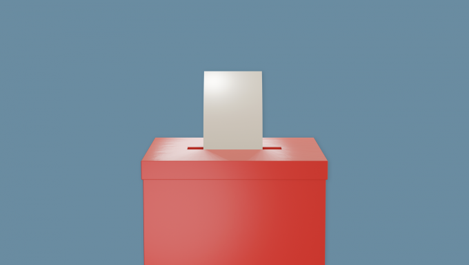 Un bulletin de vote introduit dans une urne.