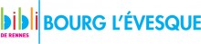 Logo de la bibliothèque composé du diminutif "bibli" en couleurs, d'un trait vertical vert et du mot "Bourg L'Évesque" en bleu à la suite. Sous "bibli" est écrit "de Rennes" en rose