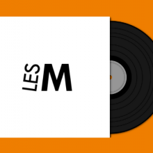 Un dessin de pochette et d'un vinyle. Sur la pochette, le logo des Médiathèques "Les M"