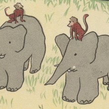 Deux éléphants avec deux singes sur le dos